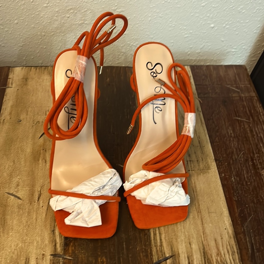 So Me Sagan in orange suede